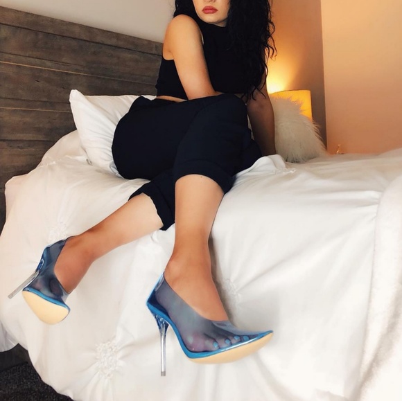 Last Size 10 💙Blue Kardashian Trasparent Heels - Picture 2 of 8
